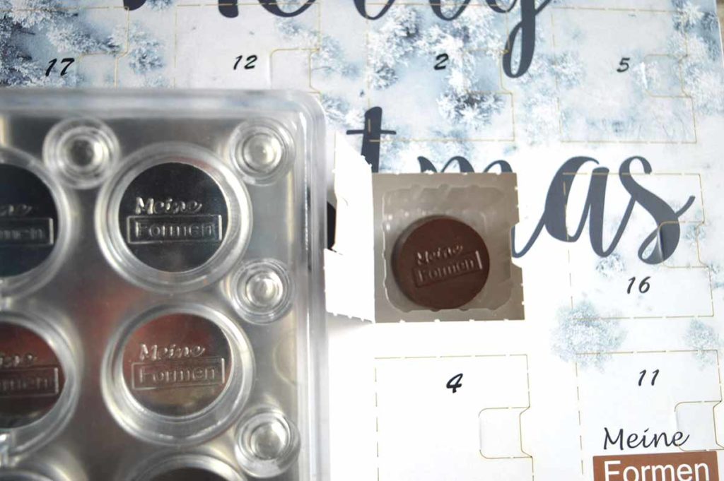 Pralinenadventskalender mit eigenem Logo und Motiv